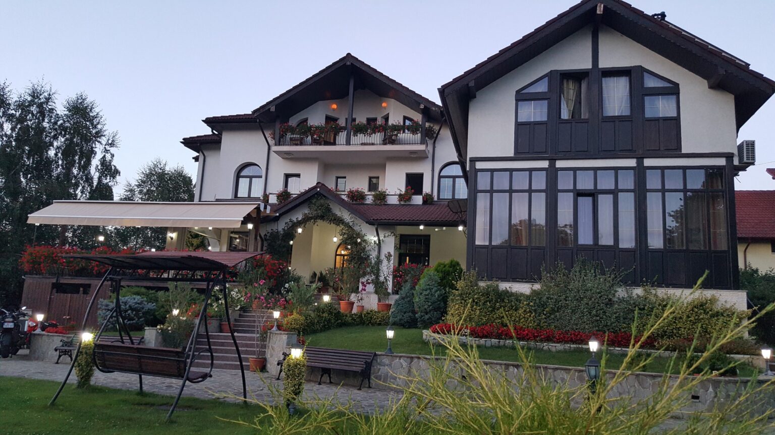 Pensiunea Casa Domnească seara, Curtea de Argeș